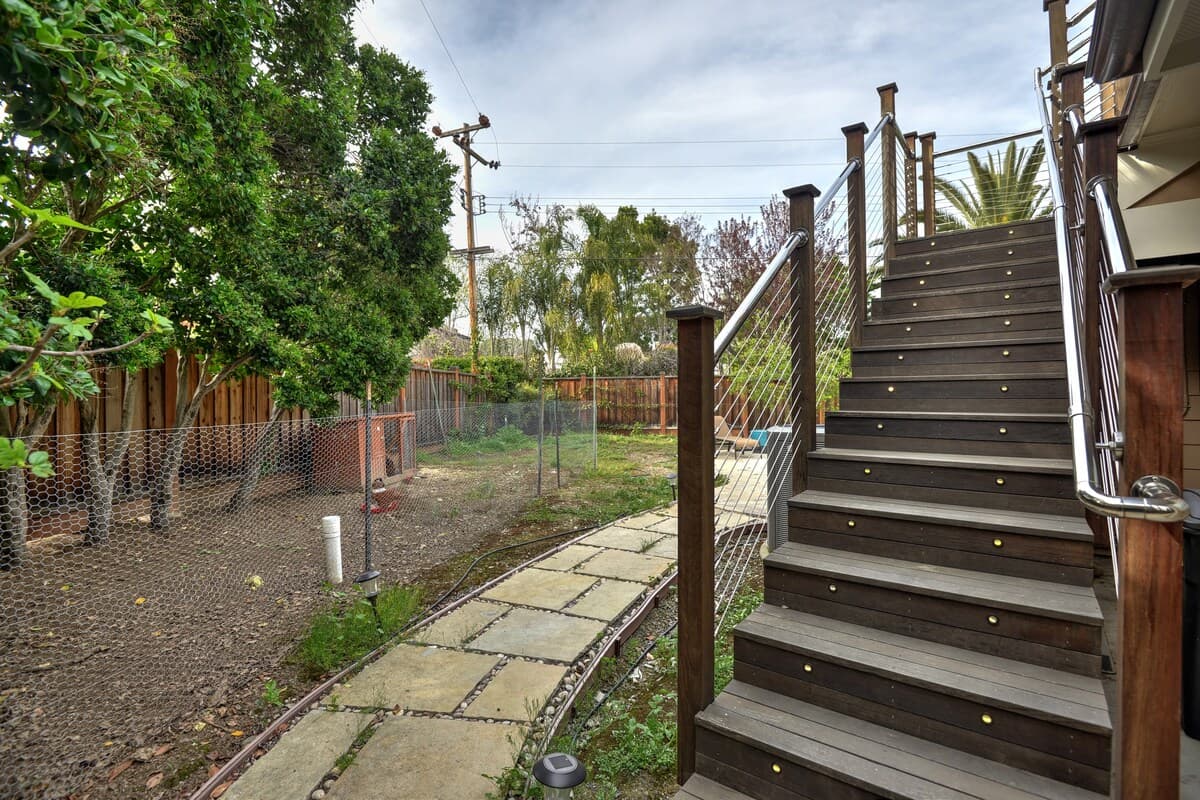 Urban Treehouse Romantic Retreat with Pool - Photo 17
