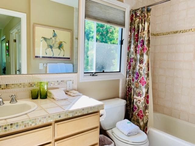 Palo Alto Tree-Lined Retreat with Jacuzzi Tub - Photo 10