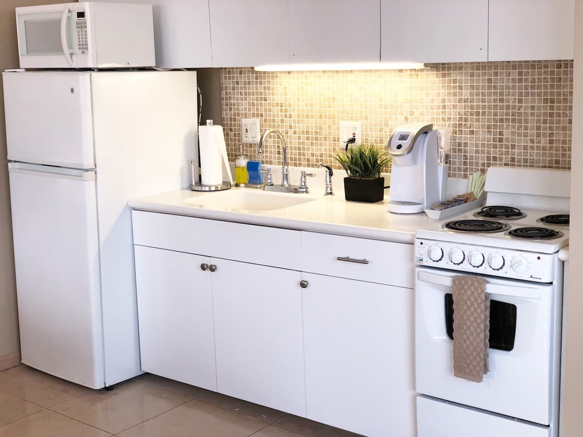 Condo in Honolulu · ★4.79 · Studio · 1 bed · 1 shared bath - Image 7