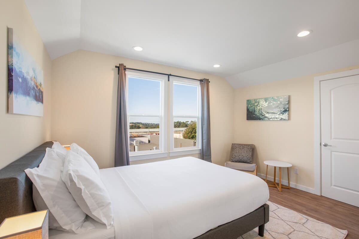 Home in Daly City · ★4.98 · 5 bedrooms · 7 beds · 5 baths - Image 25