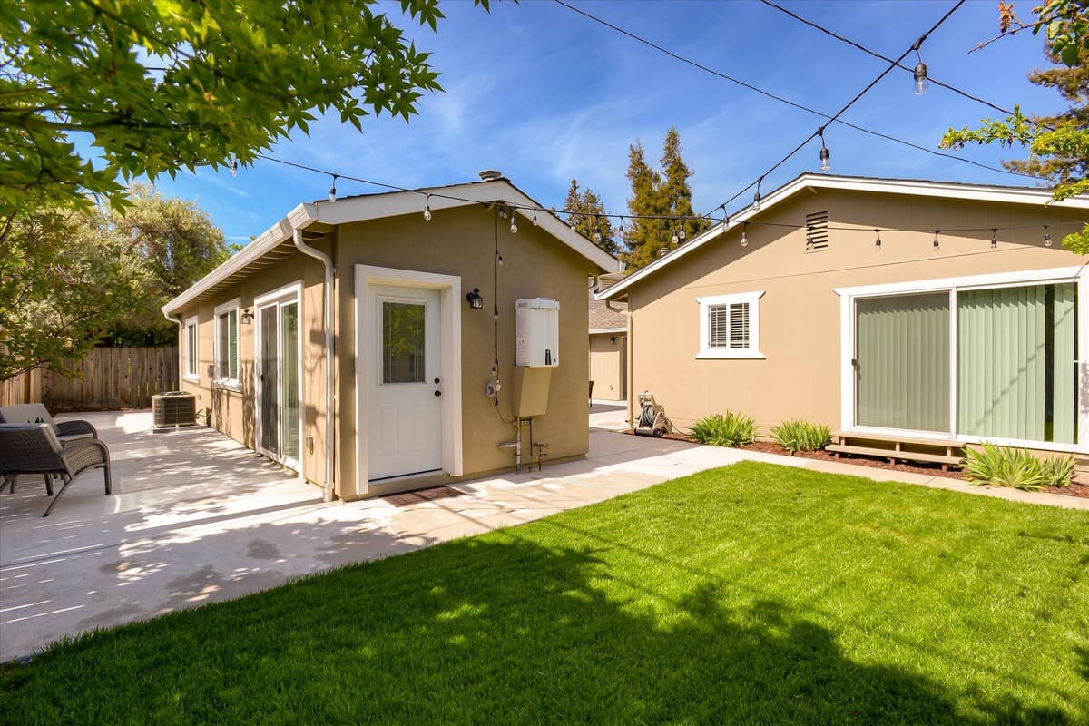 Home in Mountain View · ★5.0 · 5 bedrooms · 5 beds · 4 baths - Image 23
