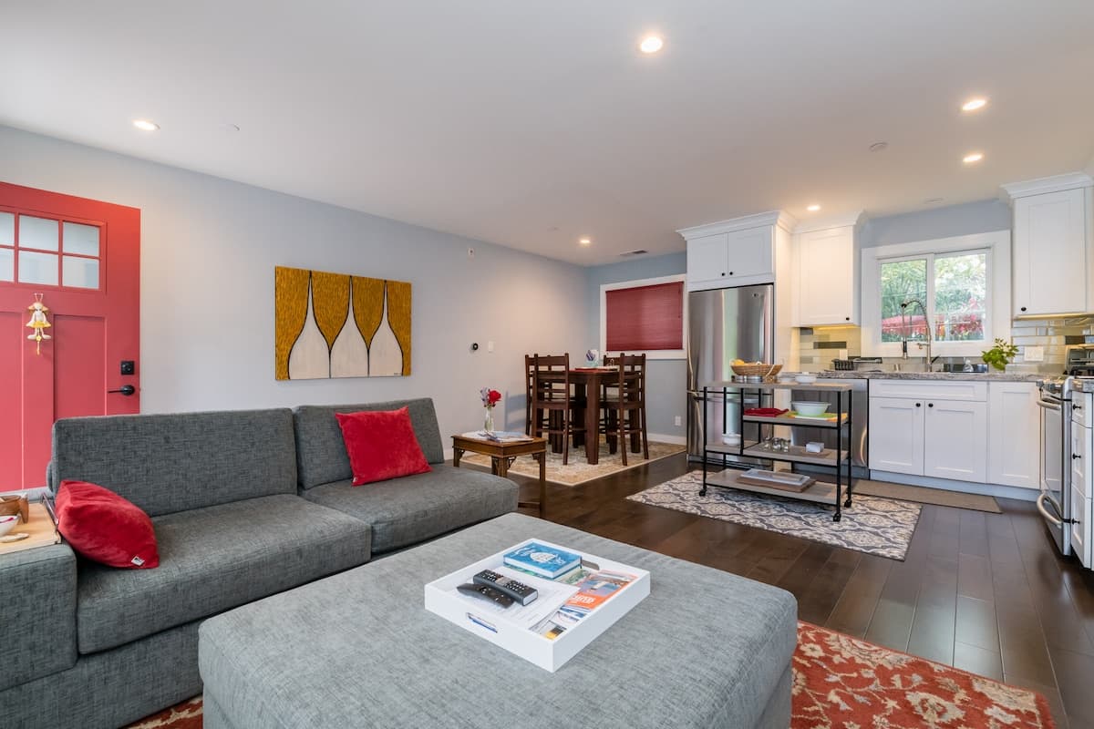 Guesthouse in Menlo Park · ★4.93 · 1 bedroom · 1 bed · 1 bath - Image 19