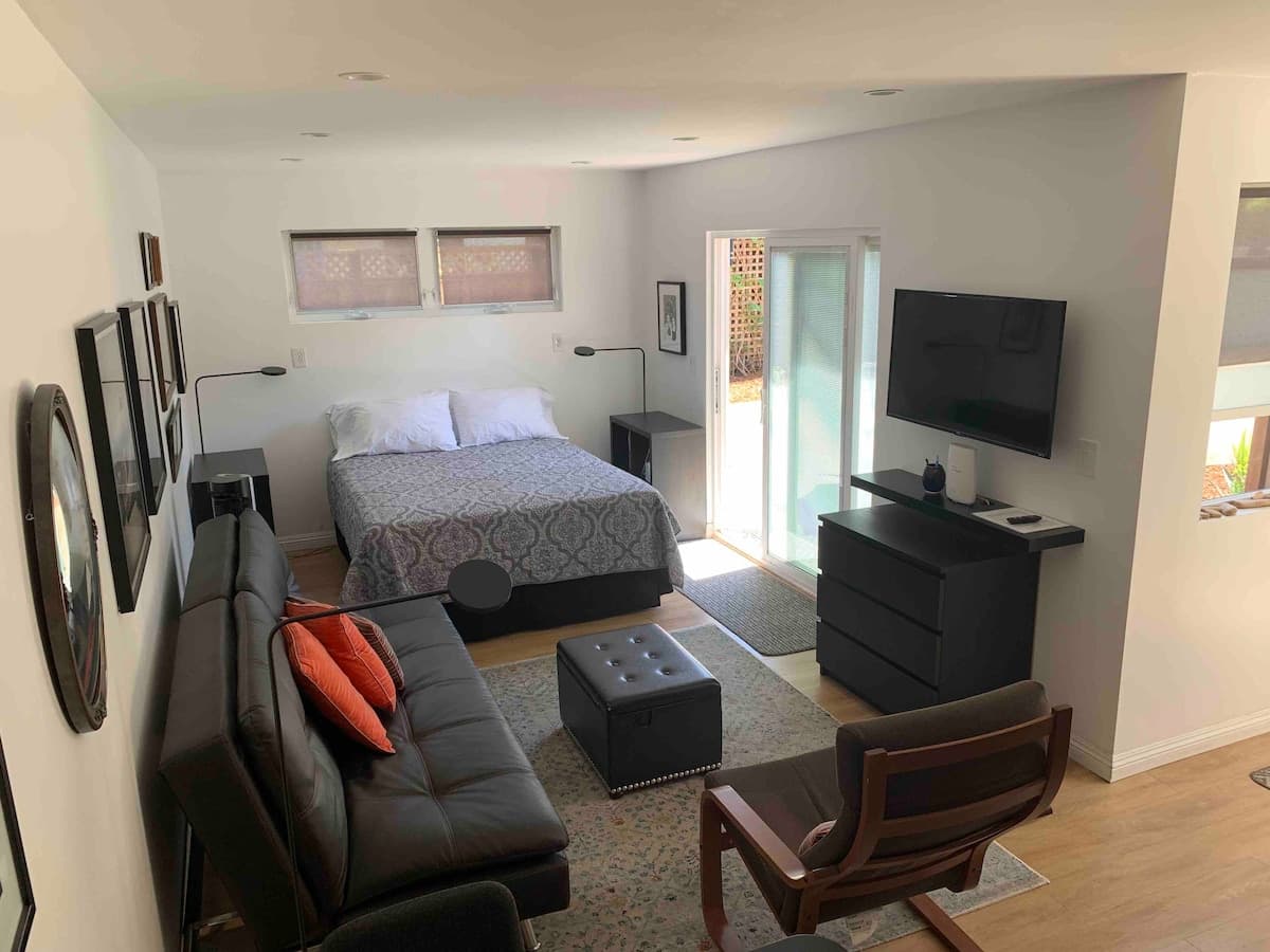 Guesthouse in Menlo Park · ★4.92 · Studio · 2 beds · 1 bath - Image 5