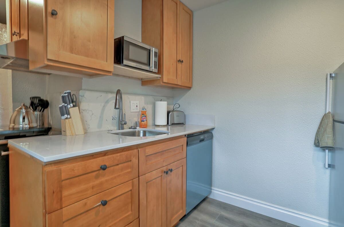 Home in Mountain View · ★4.88 · 4 bedrooms · 6 beds · 3.5 baths - Image 11