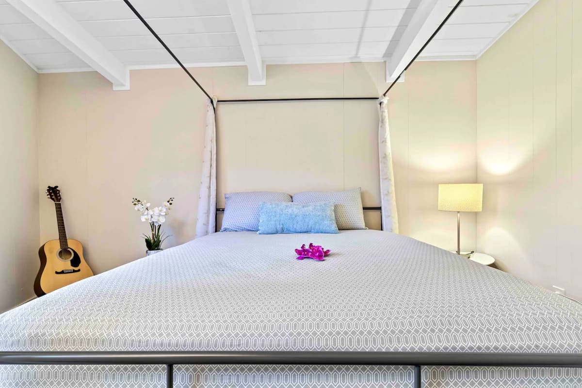 Home in Menlo Park · ★4.81 · 4 bedrooms · 7 beds · 2 baths - Image 17