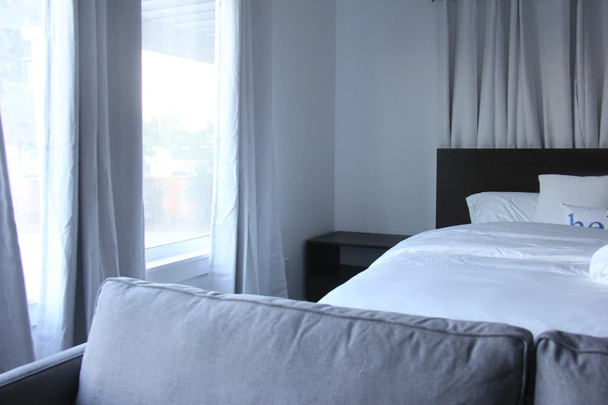 Home in East Palo Alto · ★4.86 · Studio · 1 bed · 1 bath - Image 22