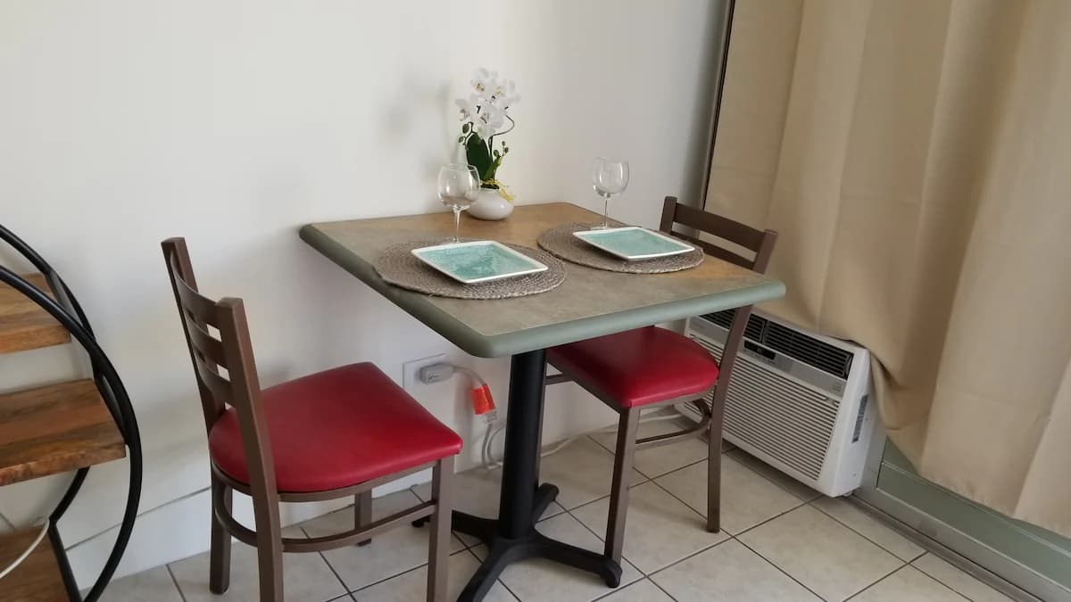 Condo in Honolulu · ★4.66 · Studio · 2 beds · 1 private bath - Image 8