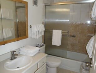 Condo in Kailua-Kona · ★5.0 · 1 bedroom · 2 beds · 1 bath - Image 9