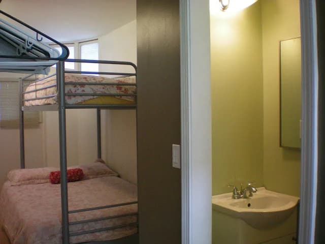 Downtown Palo Alto Townhome, Walk to Caltrain - Photo 16