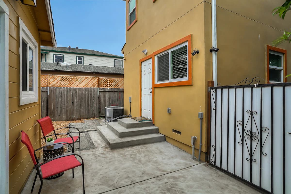 Home in Mountain View · ★4.88 · 4 bedrooms · 6 beds · 3.5 baths - Image 39