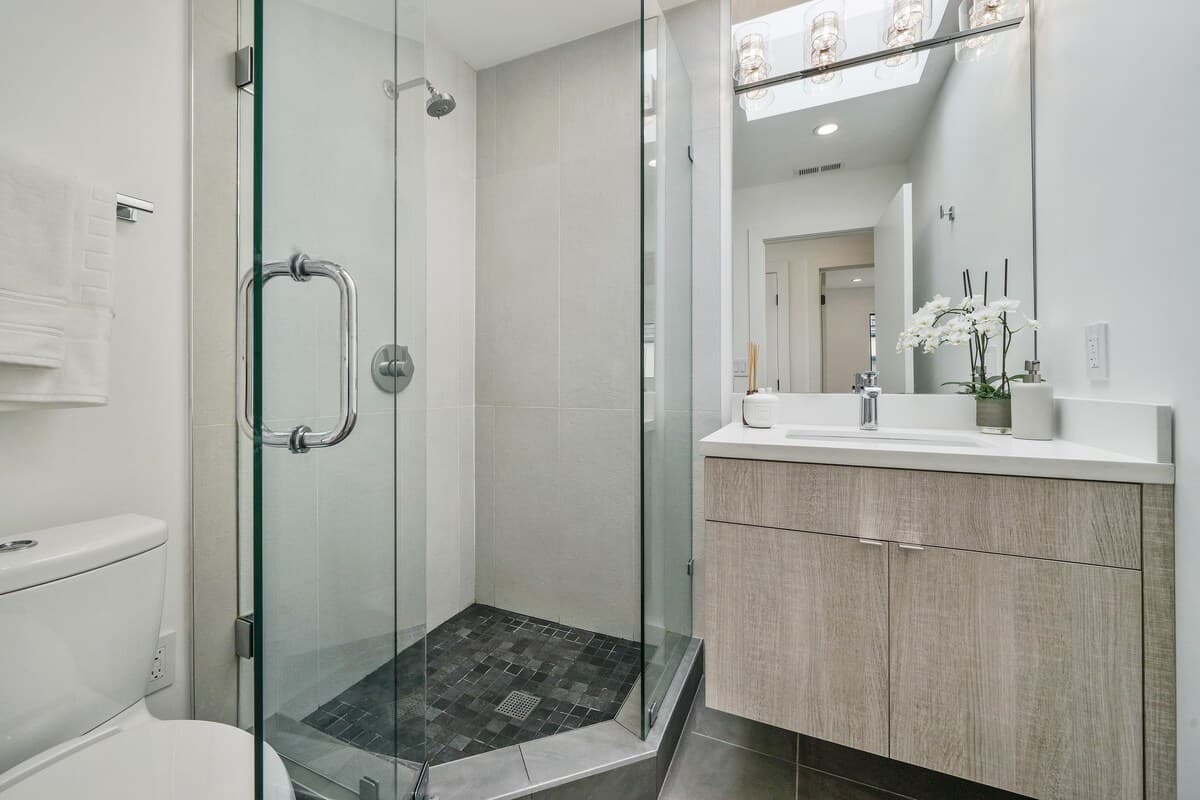 Villa in San Francisco · ★4.95 · 5 bedrooms · 6 beds · 3 baths - Image 18