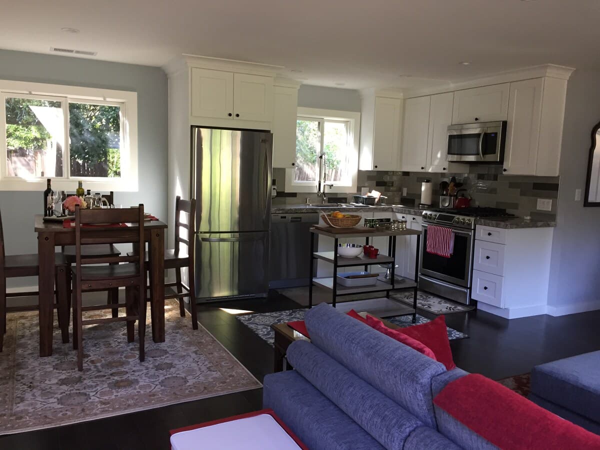 Guesthouse in Menlo Park · ★4.93 · 1 bedroom · 1 bed · 1 bath - Image 25