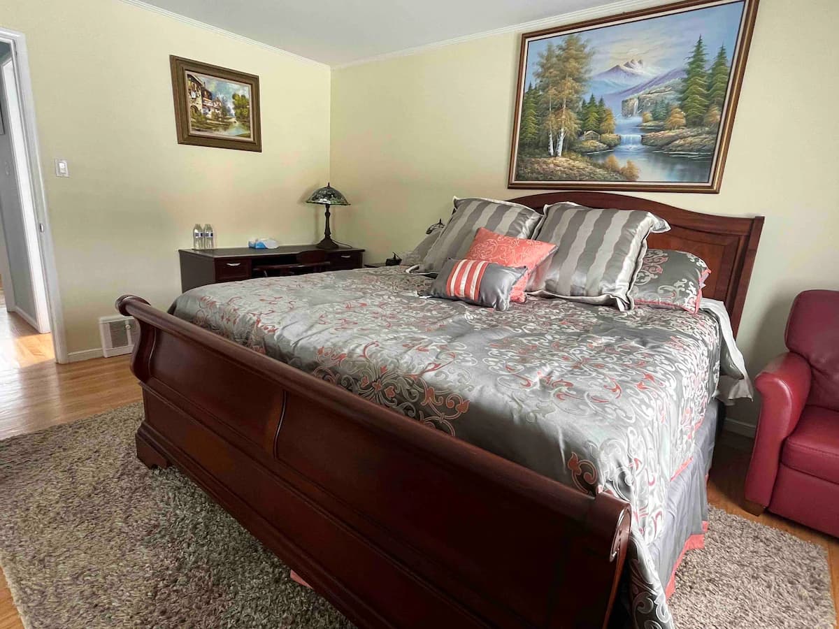 Home in Daly City · ★4.86 · 2 bedrooms · 2 beds · 1 bath - Image 18