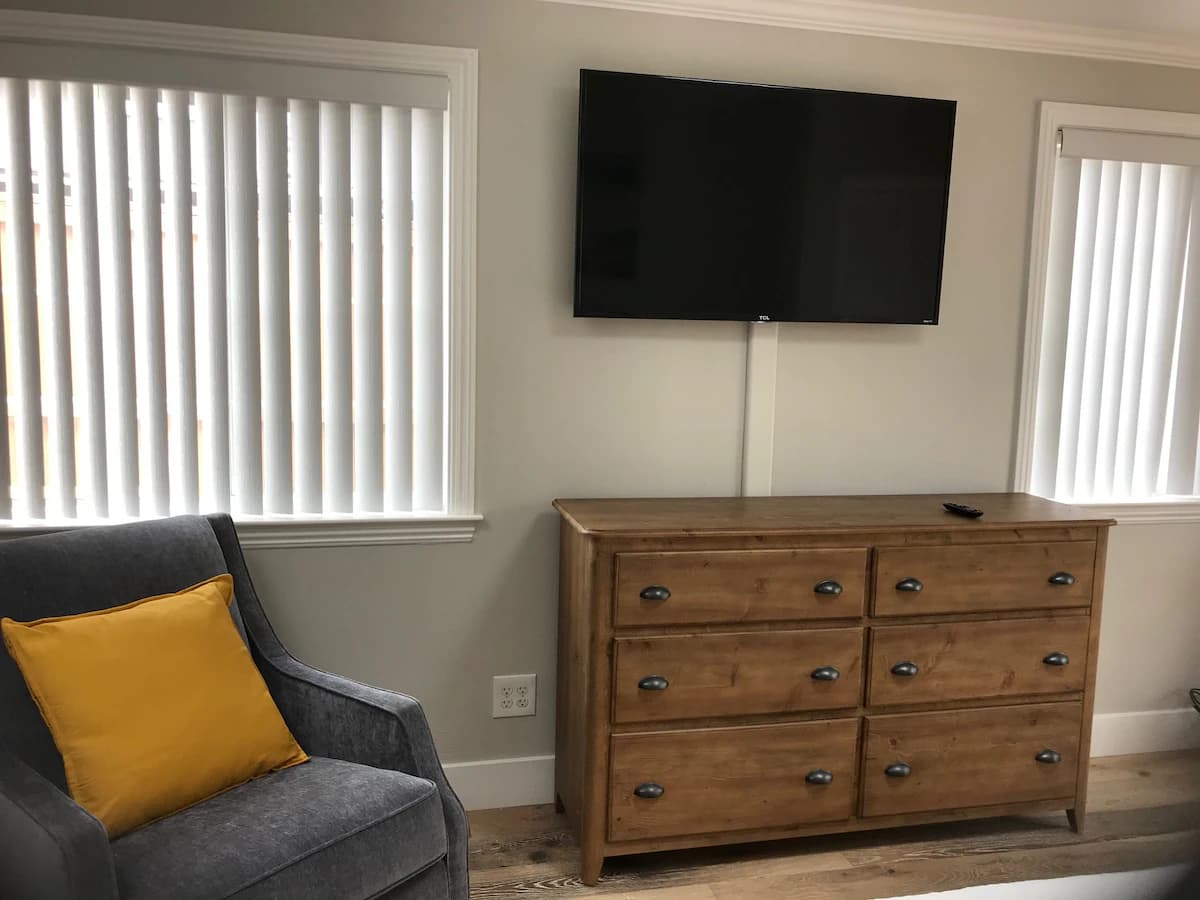 Luxurious Private Suite in Heart of Silicon Valley - Image 2