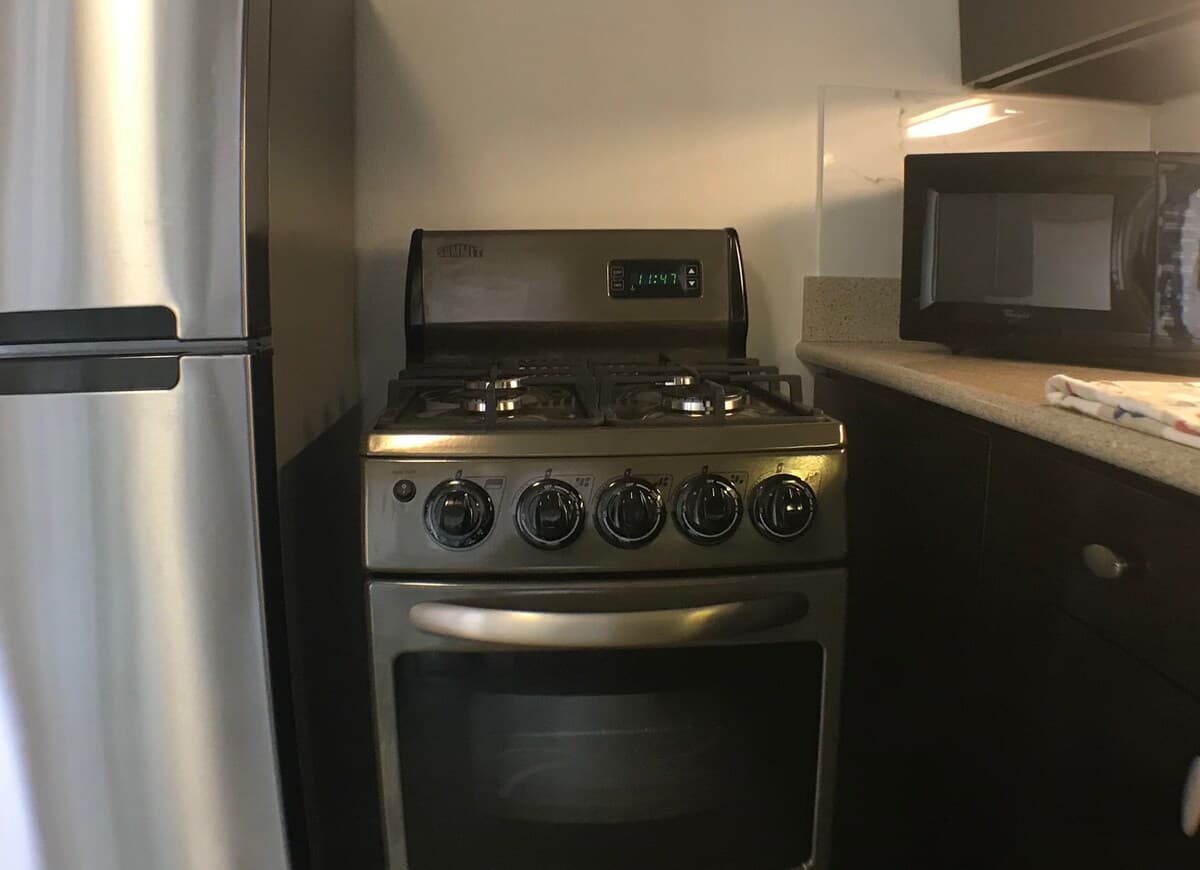 Corner unit Bamboo Studio w/ full kitchen. - Image 6