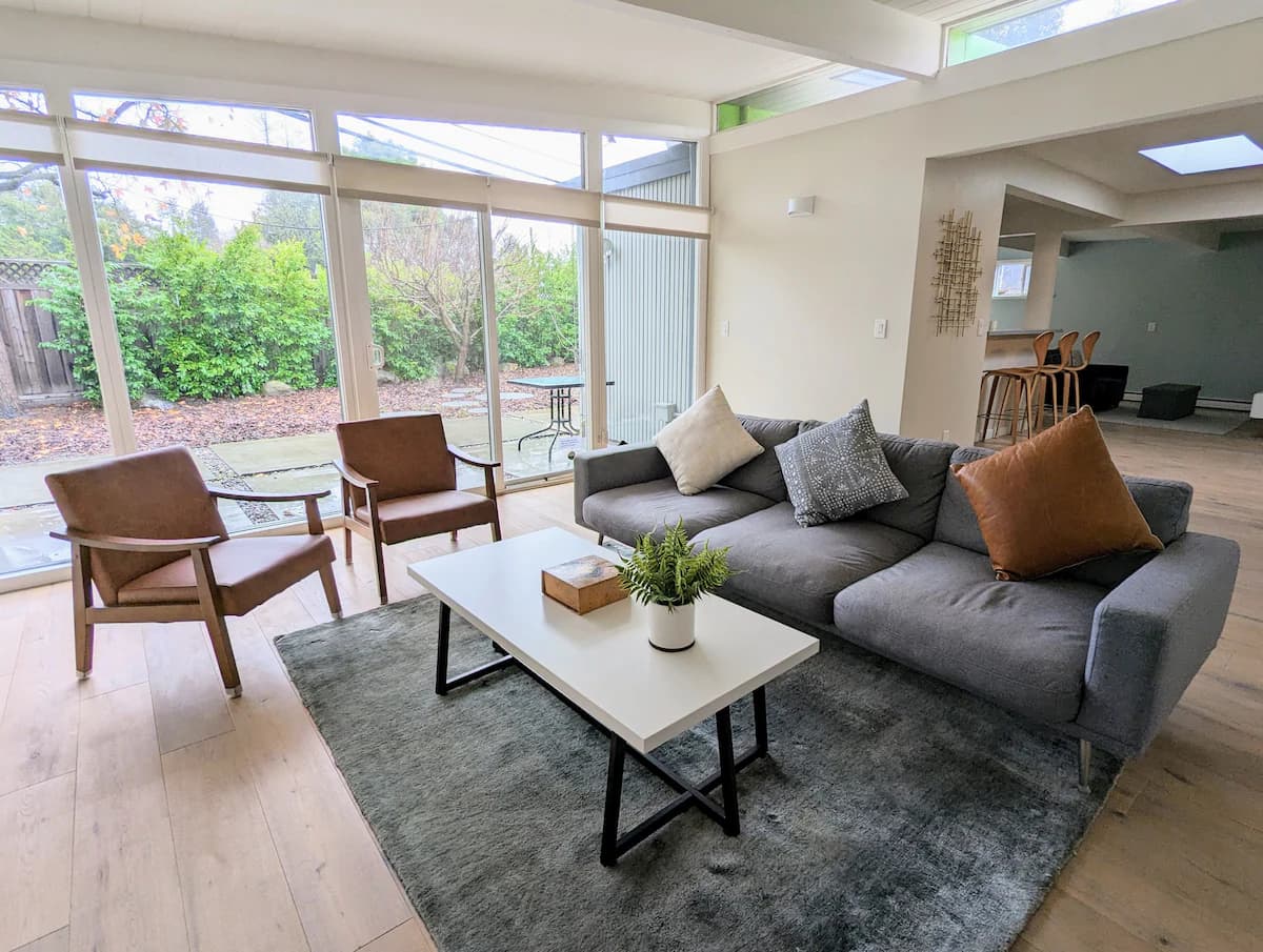 Home in Palo Alto · ★4.96 · 3 bedrooms · 3 beds · 2 baths - Image 2