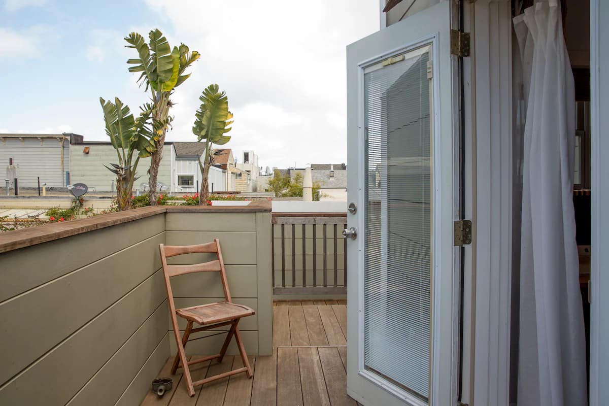 Balmy Alley Mural Home w/ Courtyard & Deck - Photo 35