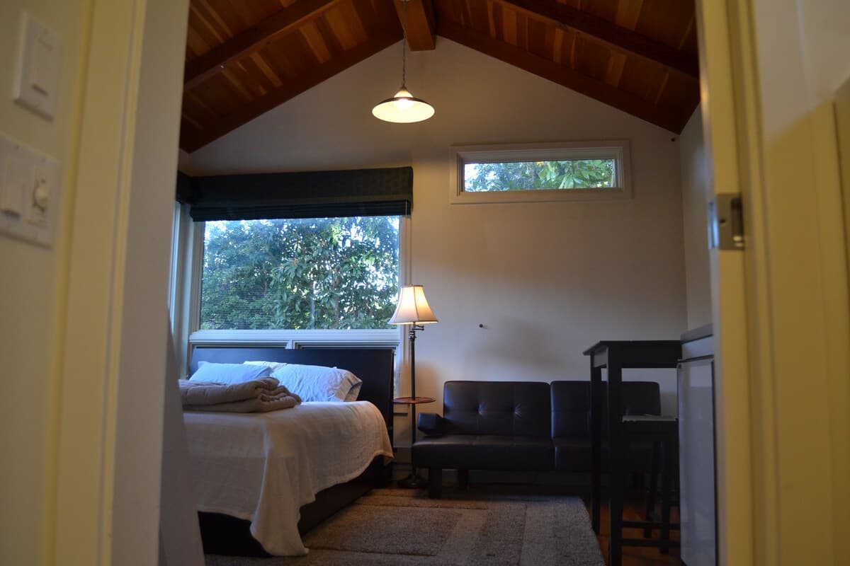 Guesthouse in Menlo Park · ★4.84 · Studio · 1 bed · 1 bath - Image 4