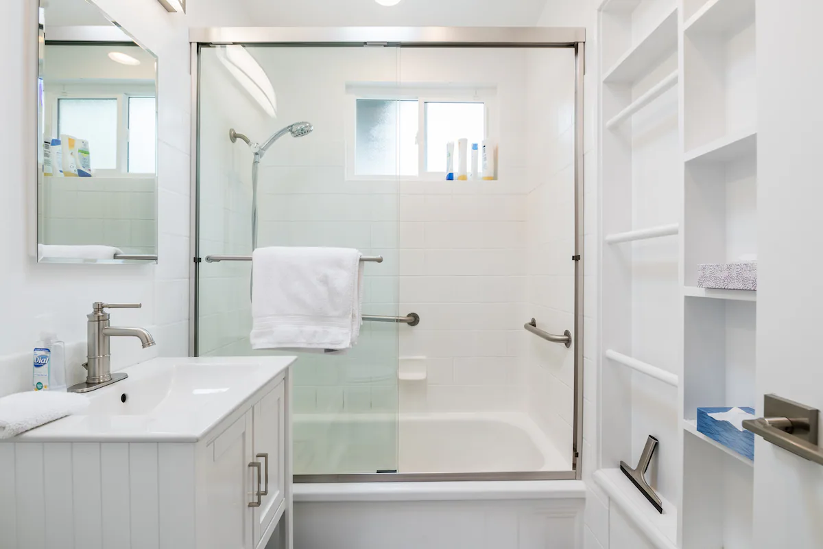 Home in East Palo Alto · ★4.88 · 3 bedrooms · 3 beds · 1.5 baths - Image 40