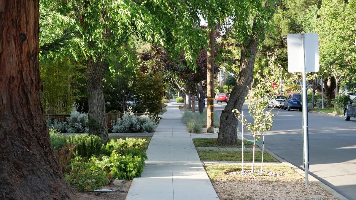 Charming Craftsman Flat, Steps to Downtown - Photo 13