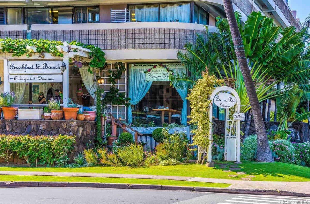 Condo in Honolulu · ★4.72 · Studio · 2 beds · 1 private bath - Image 45