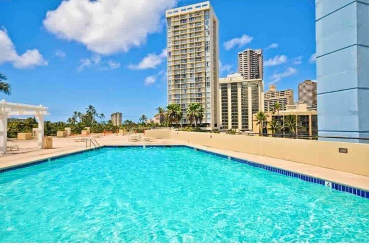 Condo in Honolulu · ★4.72 · Studio · 2 beds · 1 private bath - Image 35