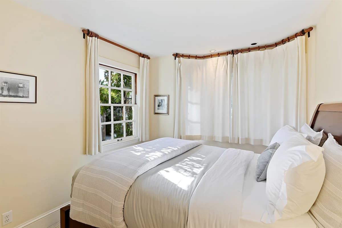Home in Palo Alto · ★4.74 · 4 bedrooms · 4 beds · 3 baths - Image 22