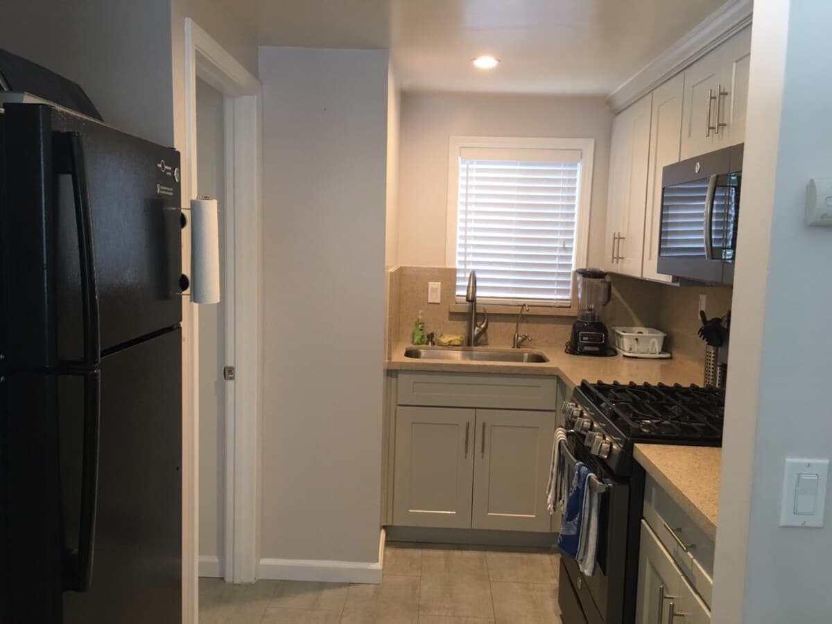 Guesthouse in Redwood City · ★4.96 · 1 bedroom · 1 bed · 1 bath - Image 4