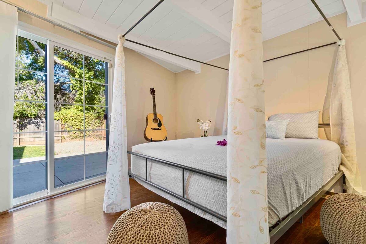 Home in Menlo Park · ★4.81 · 4 bedrooms · 7 beds · 2 baths - Image 19