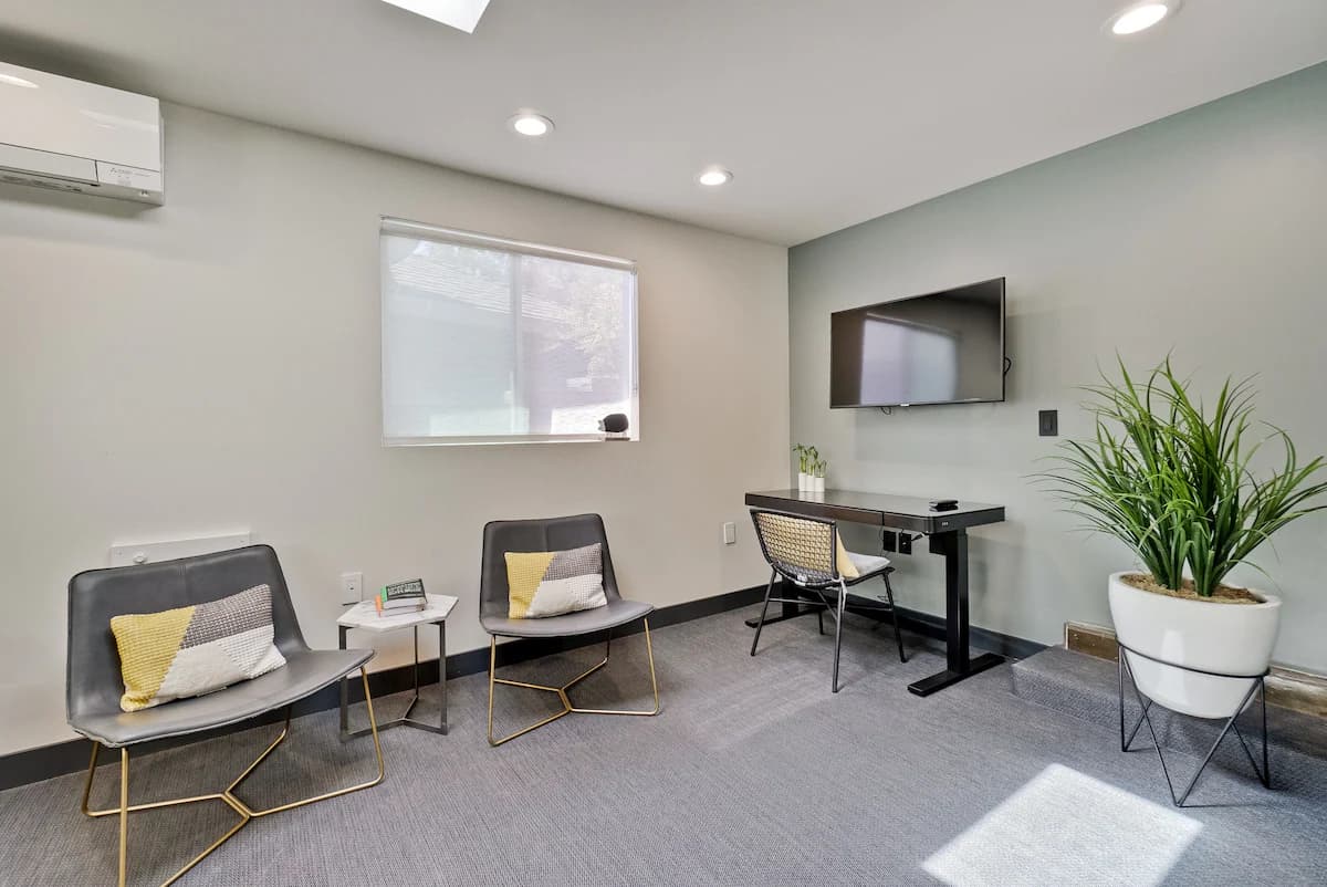 Guesthouse in Palo Alto · ★4.96 · 2 bedrooms · 3 beds · 1 bath - Image 2