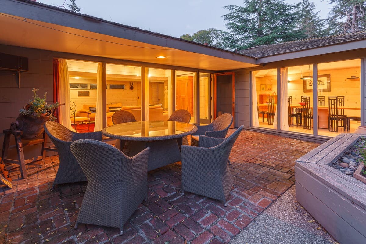 Home in Palo Alto · ★4.95 · 4 bedrooms · 5 beds · 3 baths - Image 25