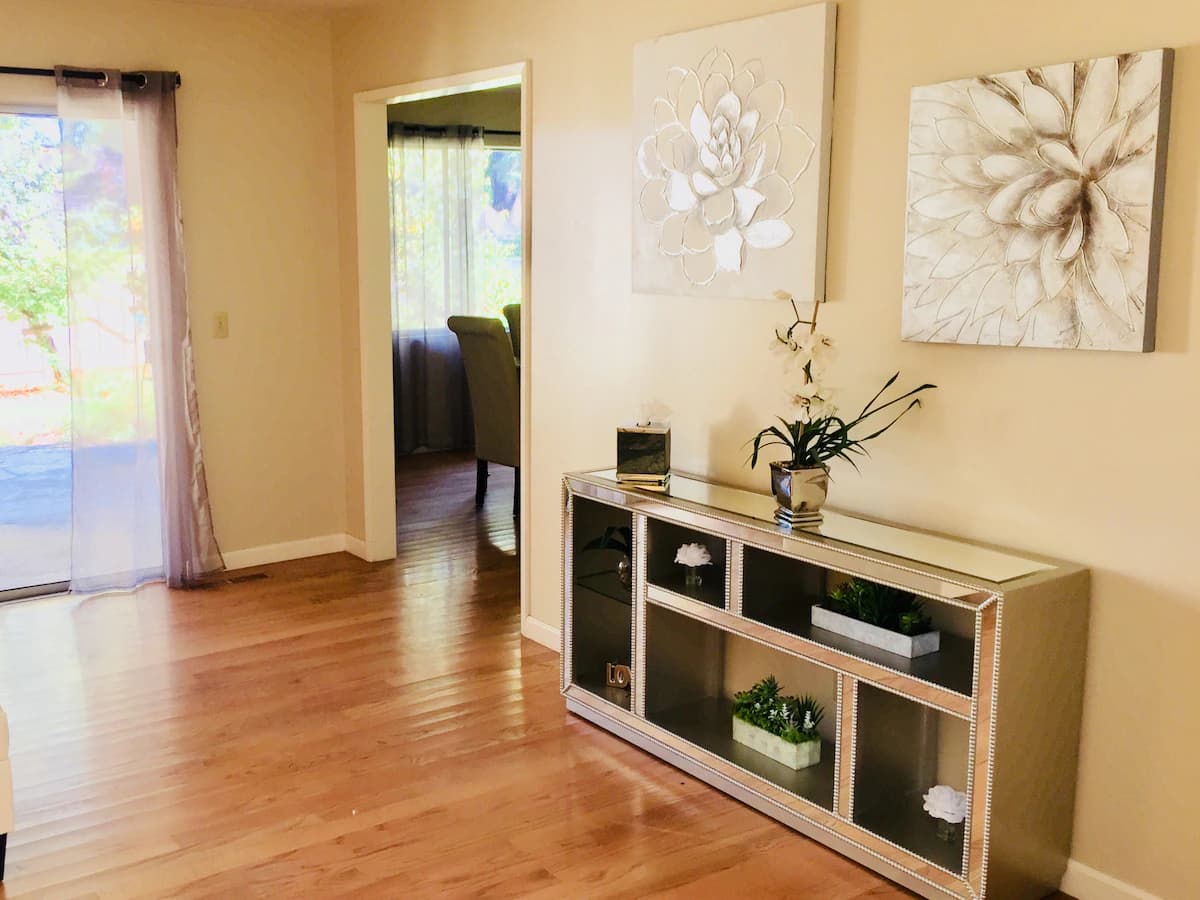 Home in Los Altos · ★4.36 · 5 bedrooms · 5 beds · 3.5 baths - Image 19