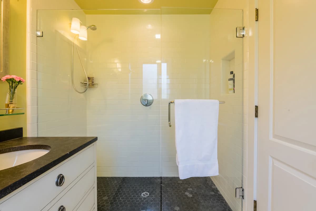Home in Los Altos · ★5.0 · 3 bedrooms · 3 beds · 3 baths - Image 17