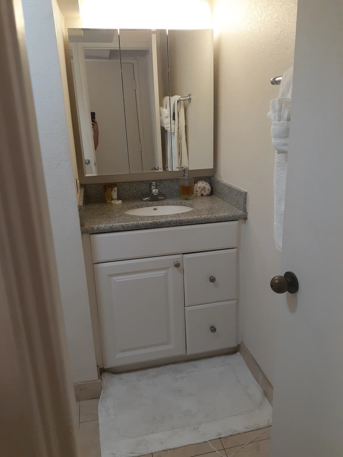 Condo in Honolulu · ★4.65 · Studio · 1 bed · 1 shared bath - Image 17