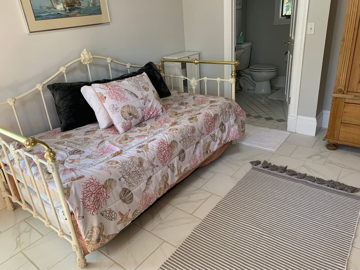 Guesthouse in Los Altos · 2 bedrooms · 2 beds · 2 baths - Image 13