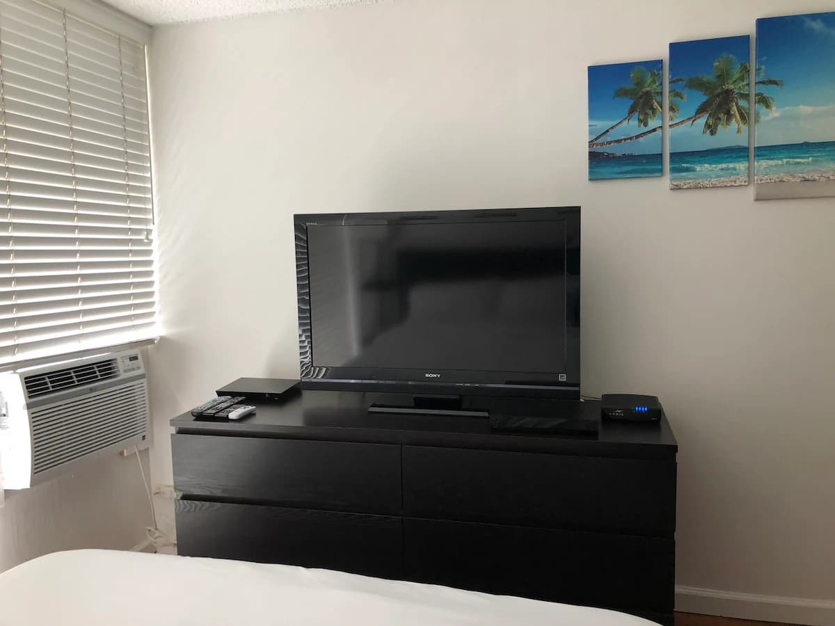 Condo in Honolulu · ★4.86 · Studio · 1 bed · 1 bath - Image 12