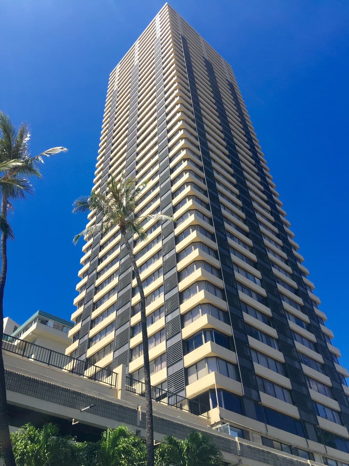 Condo in Honolulu · ★4.73 · Studio · 1 bed · 1 shared bath - Image 14