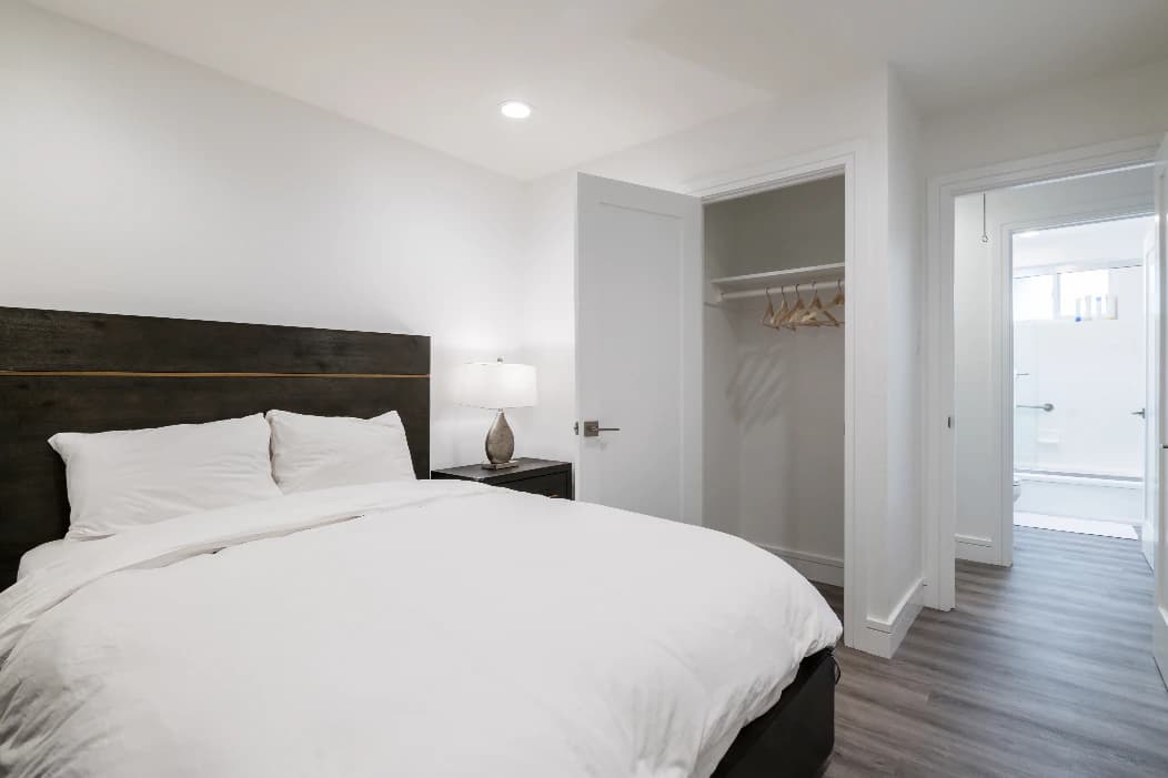Home in East Palo Alto · ★4.94 · 4 bedrooms · 4 beds · 2.5 baths - Image 31