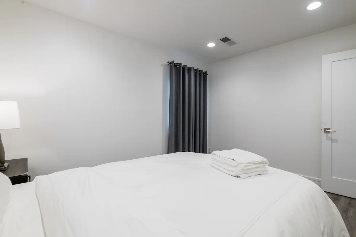 Home in East Palo Alto · ★4.88 · 3 bedrooms · 3 beds · 1.5 baths - Image 32