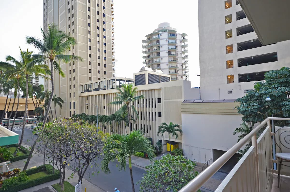 Condo in Honolulu · ★4.49 · Studio · 1 bed · 1 bath - Image 7