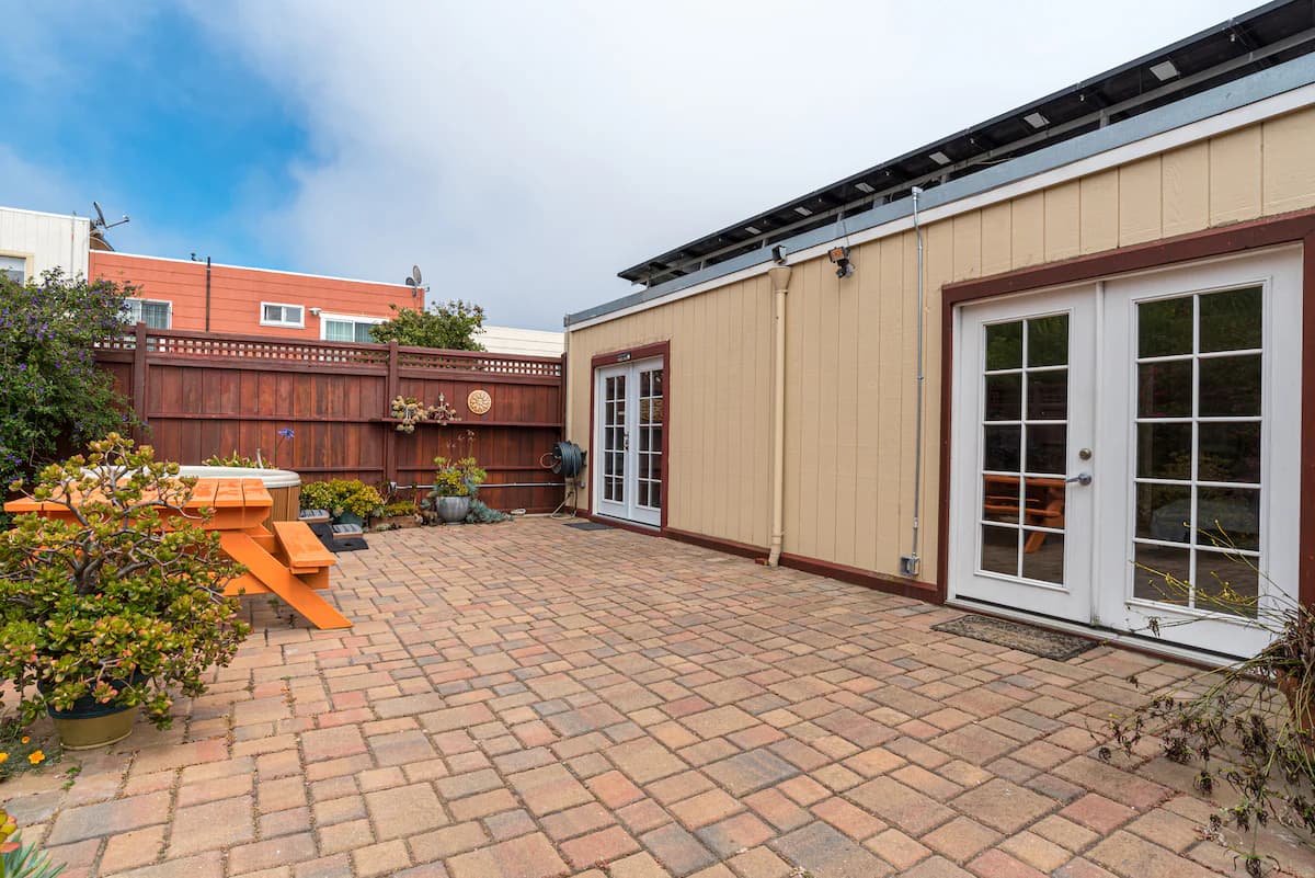 Bay & Mountain Views, Hot Tub, Shared Upper Floor - Photo 53