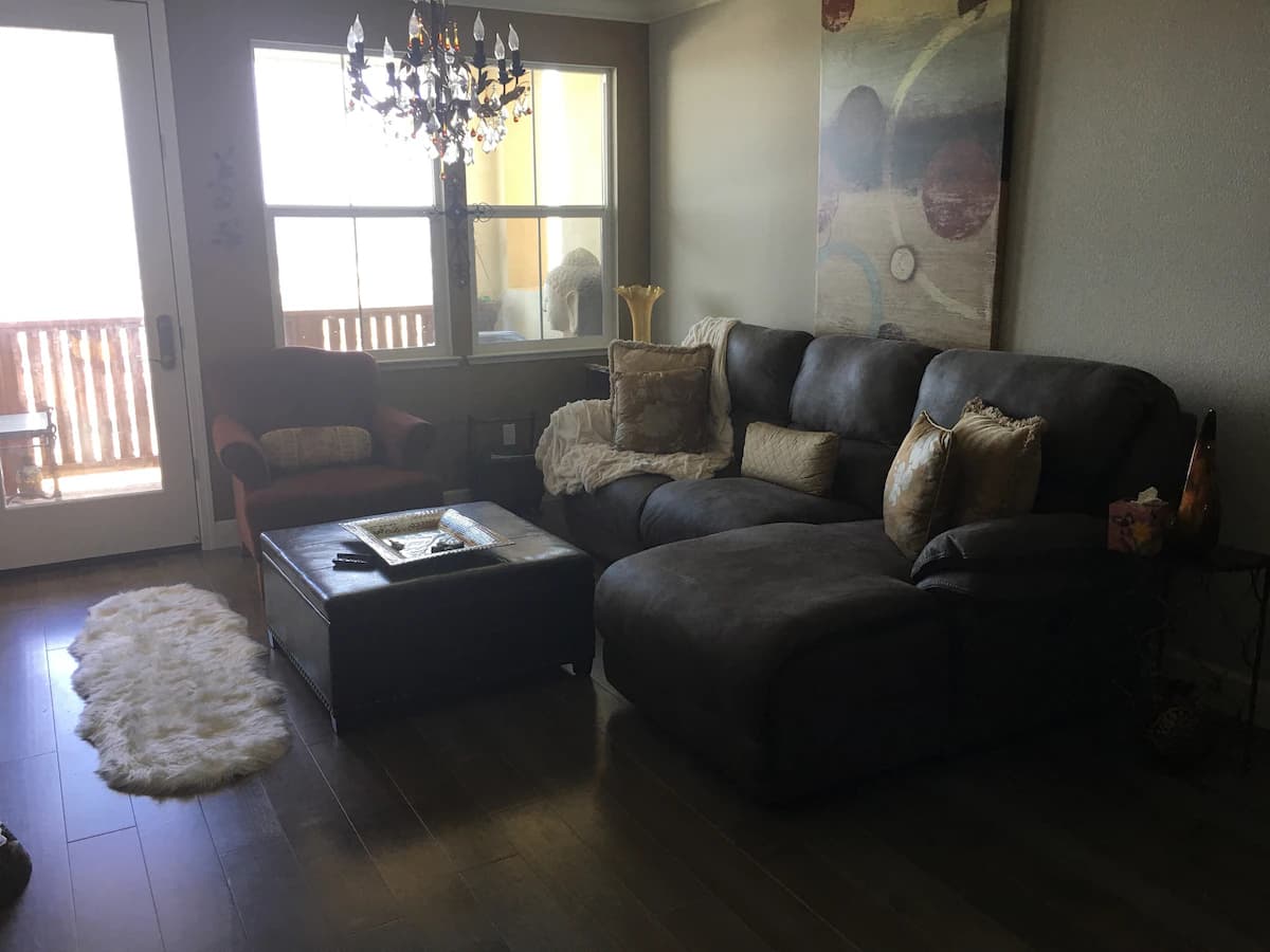 Townhouse in Daly City · ★4.89 · 1 bedroom · 1 bed · 1 bath - Image 10