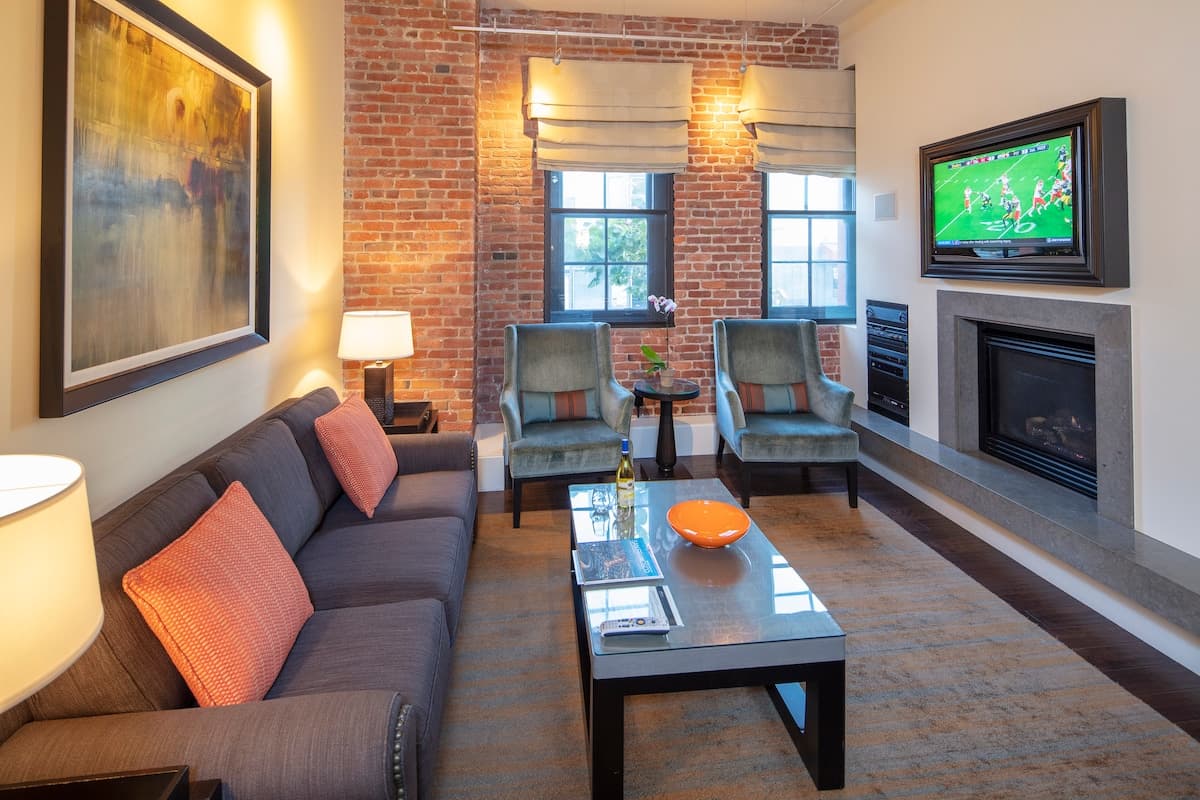 Fairmont-Managed Bayfront with Butler Service - Photo 2