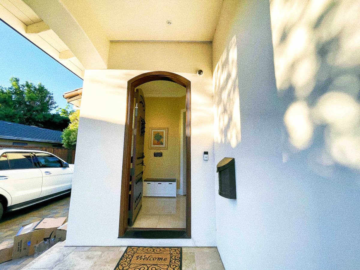 Home in Palo Alto · ★4.6 · 5 bedrooms · 5 beds · 3.5 baths - Image 50