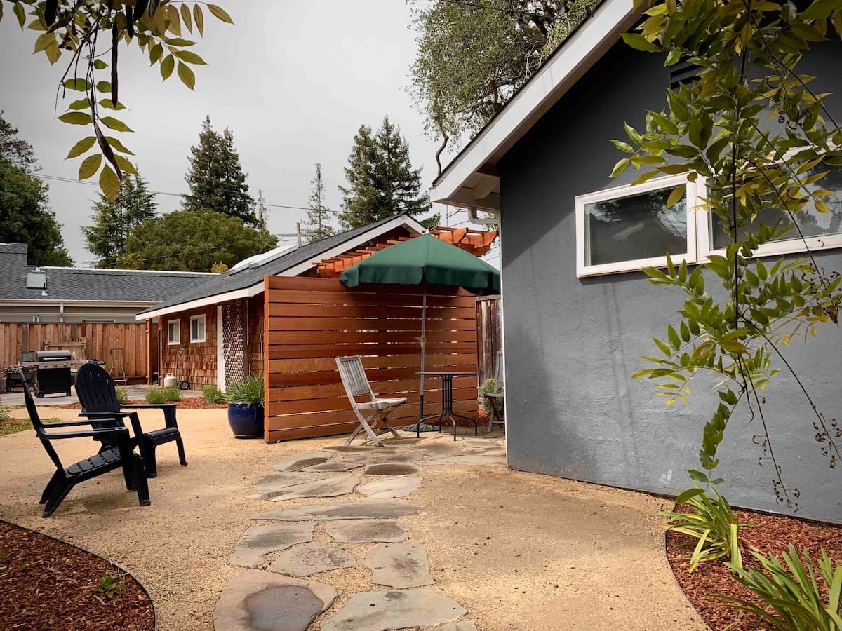 Guesthouse in Menlo Park · ★4.92 · Studio · 2 beds · 1 bath - Image 3