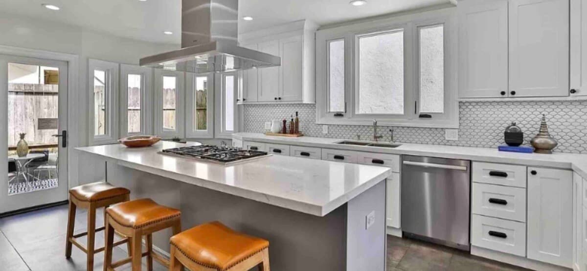 Luxury Home with Ocean View, Peloton & EV Charger - Photo 2