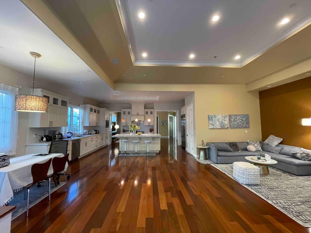 Home in Palo Alto · ★4.6 · 5 bedrooms · 5 beds · 3.5 baths - Image 3
