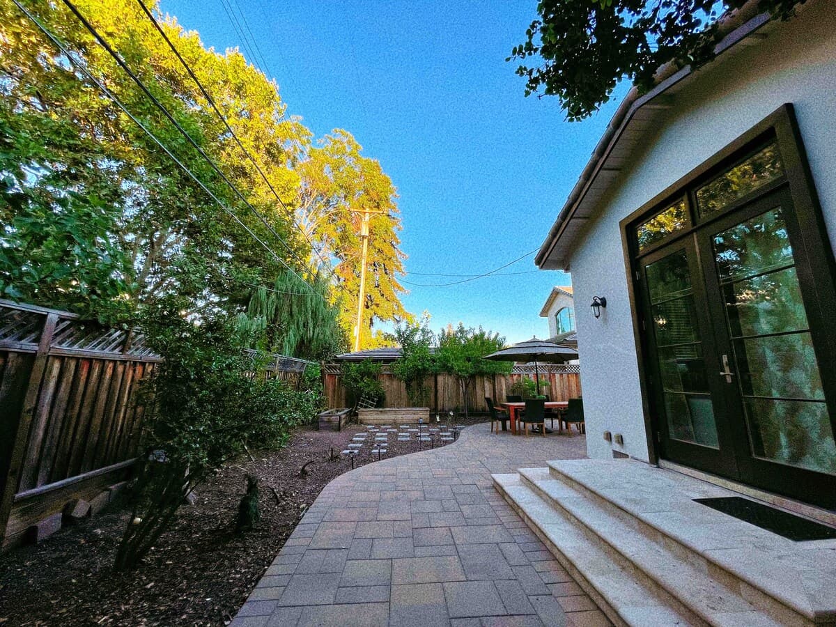 Home in Palo Alto · ★4.56 · 4 bedrooms · 4 beds · 2.5 baths - Image 52