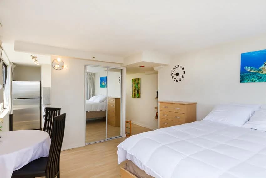 Condo in Honolulu · ★4.65 · Studio · 1 bed · 1 shared bath - Image 6