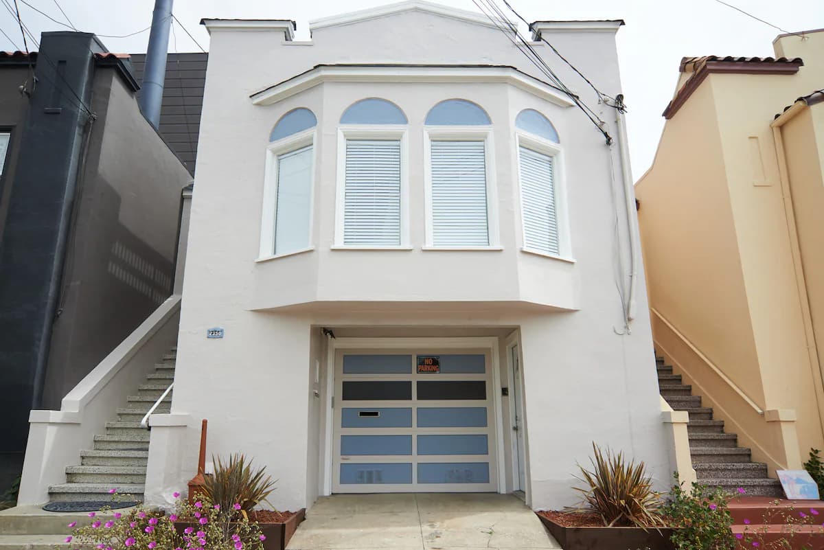 Camera-Free Sunset Flat with Private Entry - Photo 20